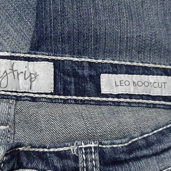 Women's 28R "Leo Bootcut" Distressed Embroidered Jeweled DayTrip Jeans - Picture 7 of 13